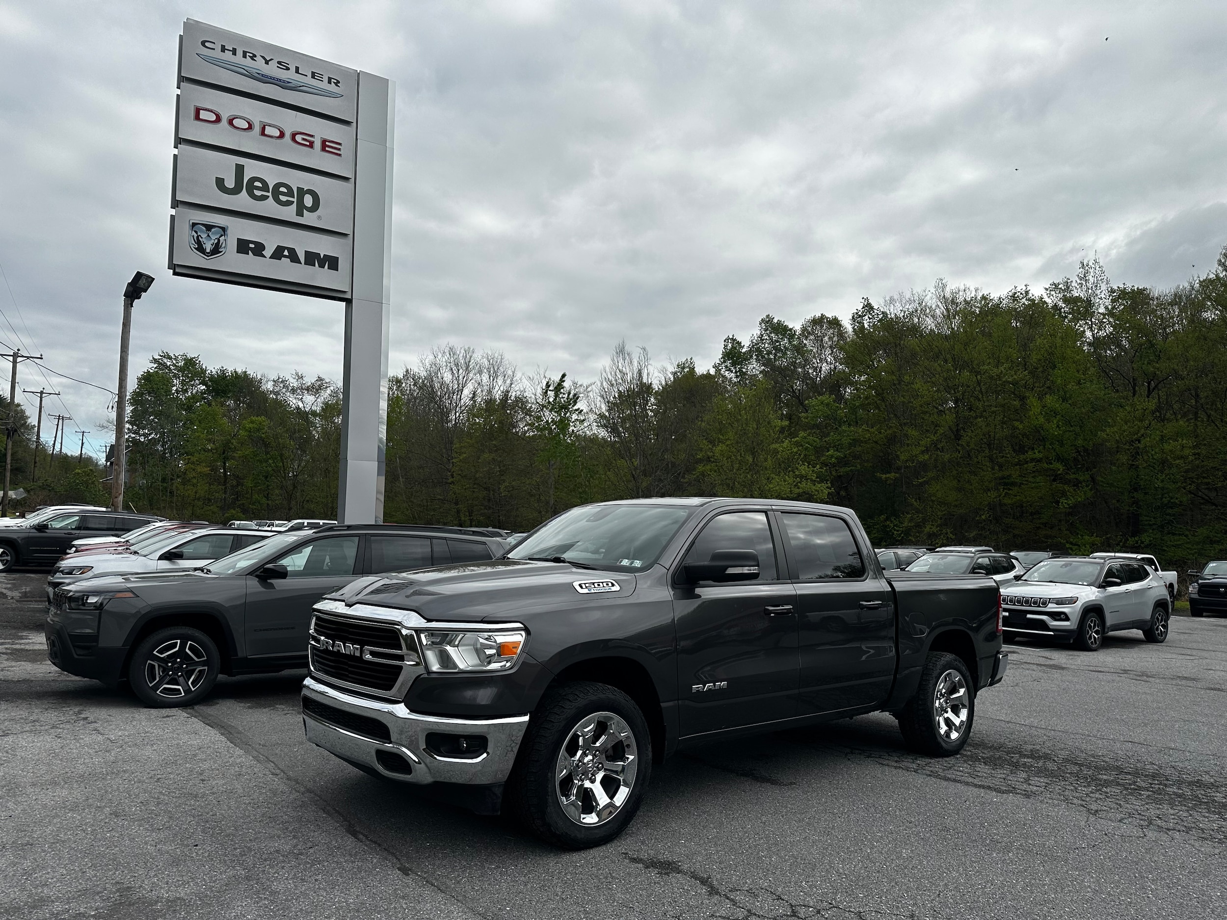 2021 RAM 1500 Big Horn/Lone Star 4x4 Crew Cab 5'7's photo