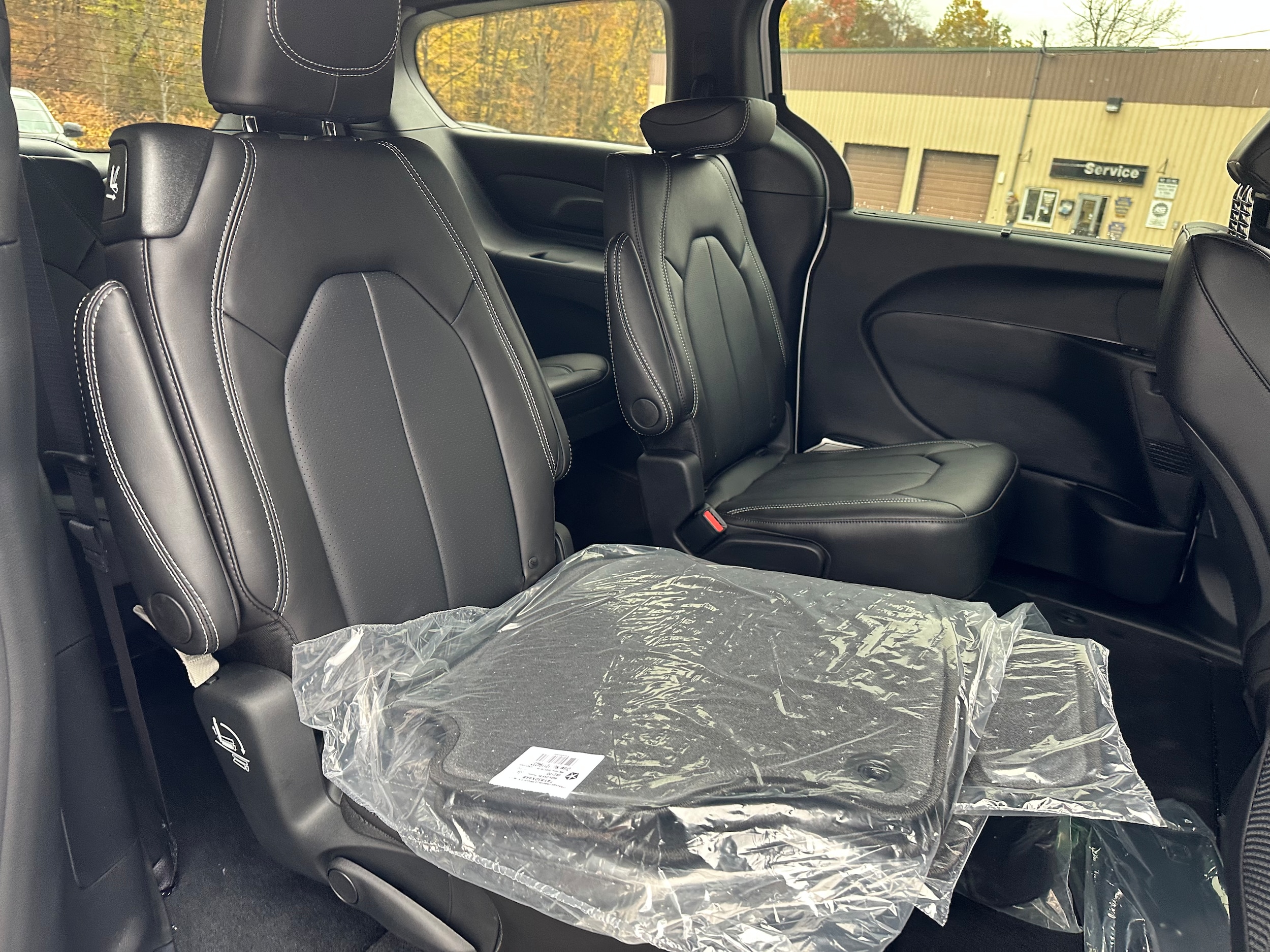 2026 Chrysler Pacifica Select - Photo 18