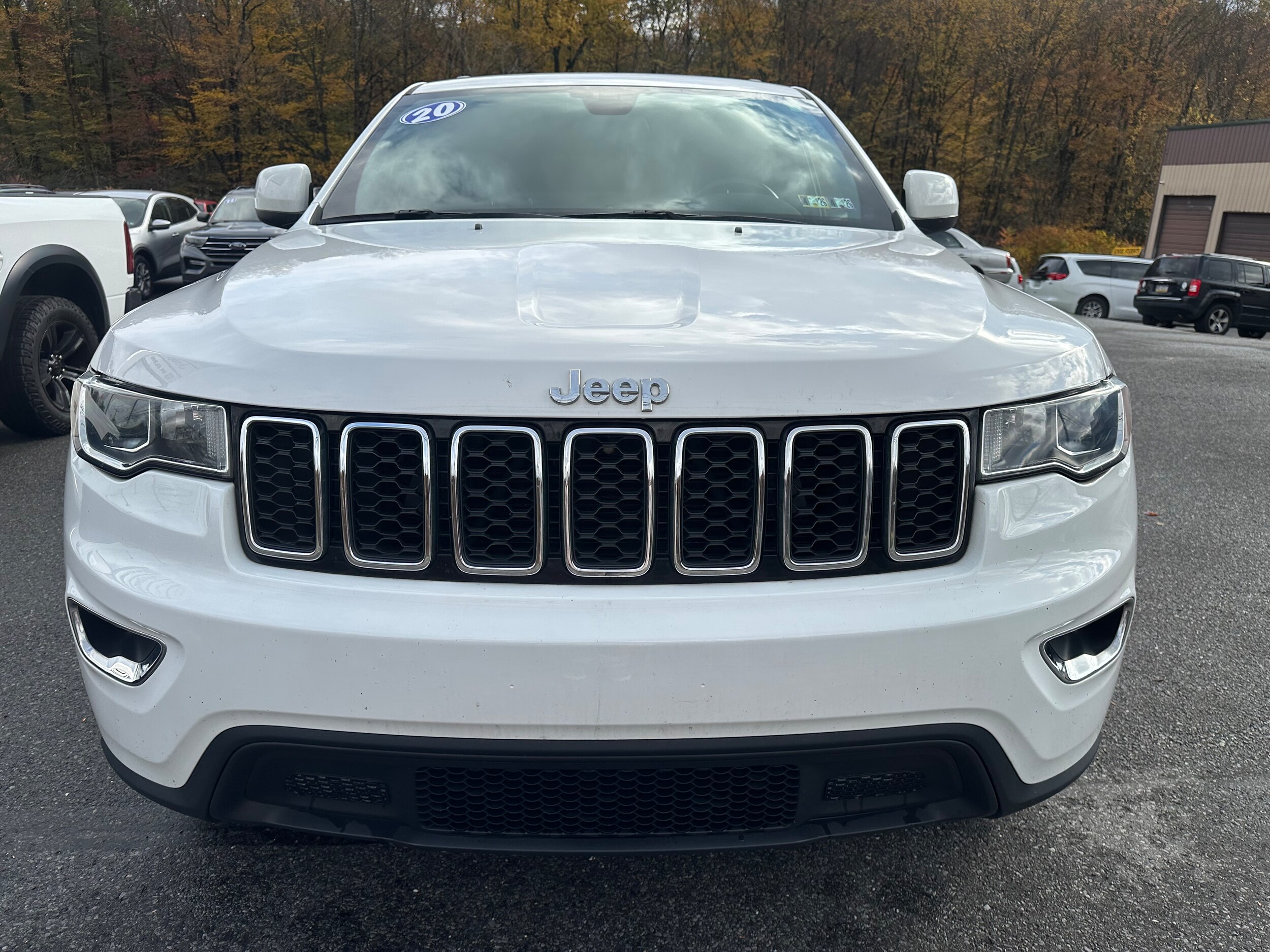 2020 Jeep Grand Cherokee Laredo E photo 2