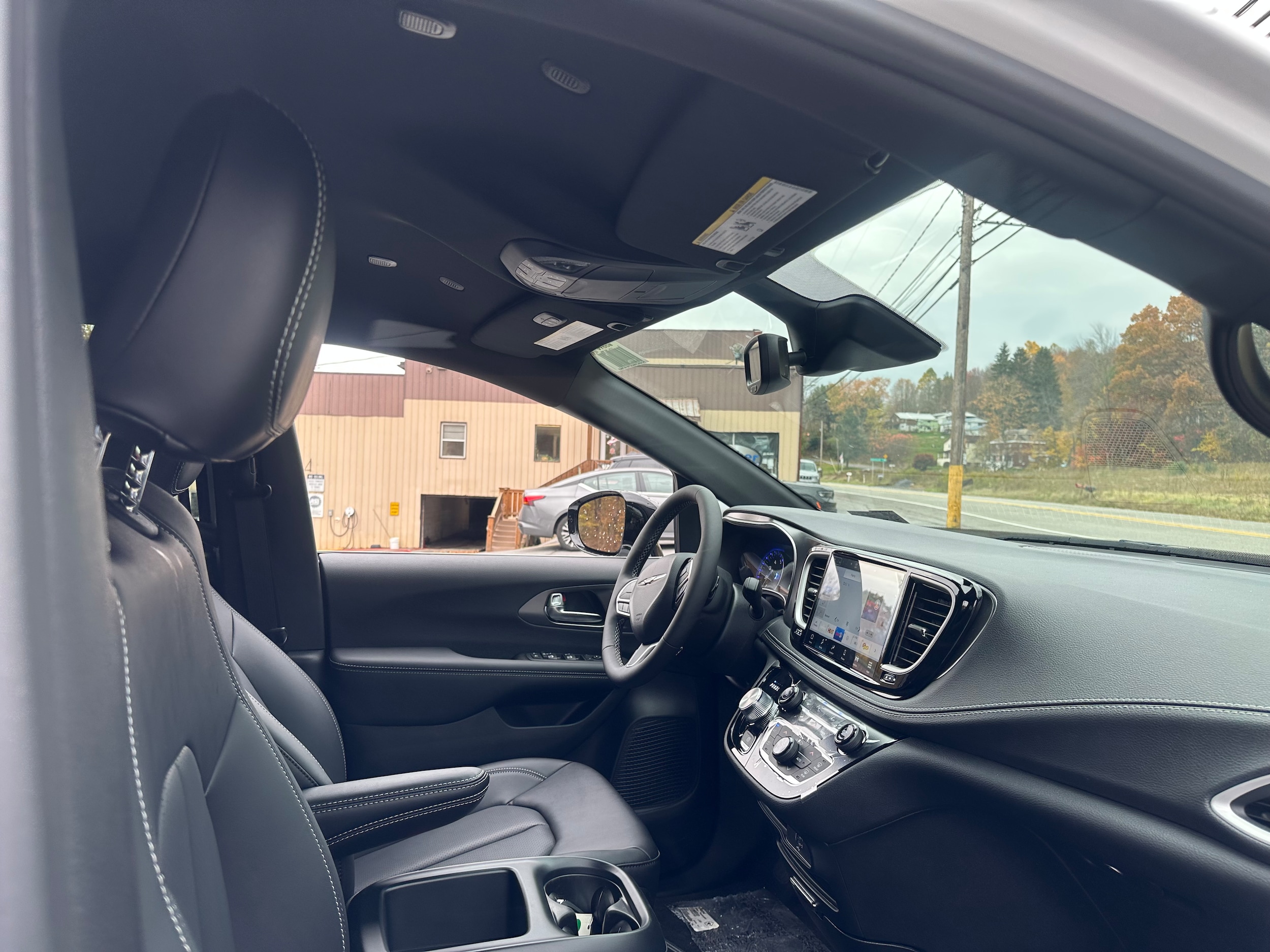 2026 Chrysler Pacifica Select - Photo 10