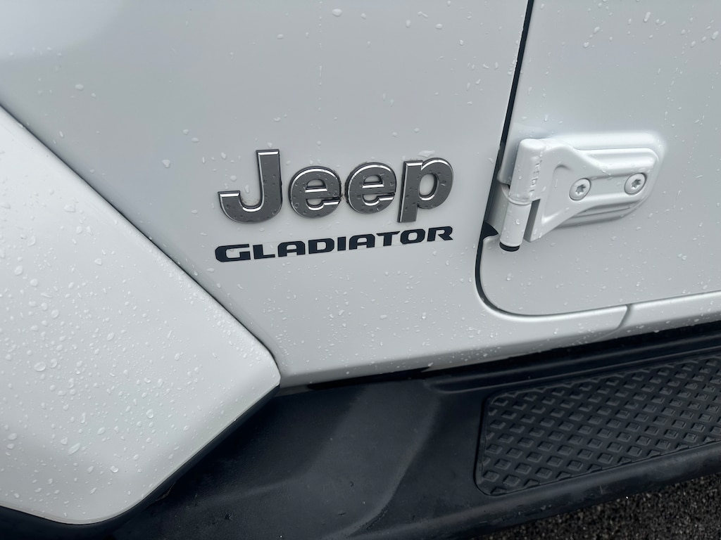 Used 2020 Jeep Gladiator Overland Truck