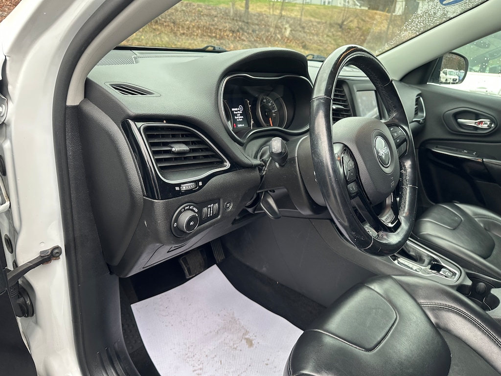 Used 2019 Jeep Cherokee Altitude SUV