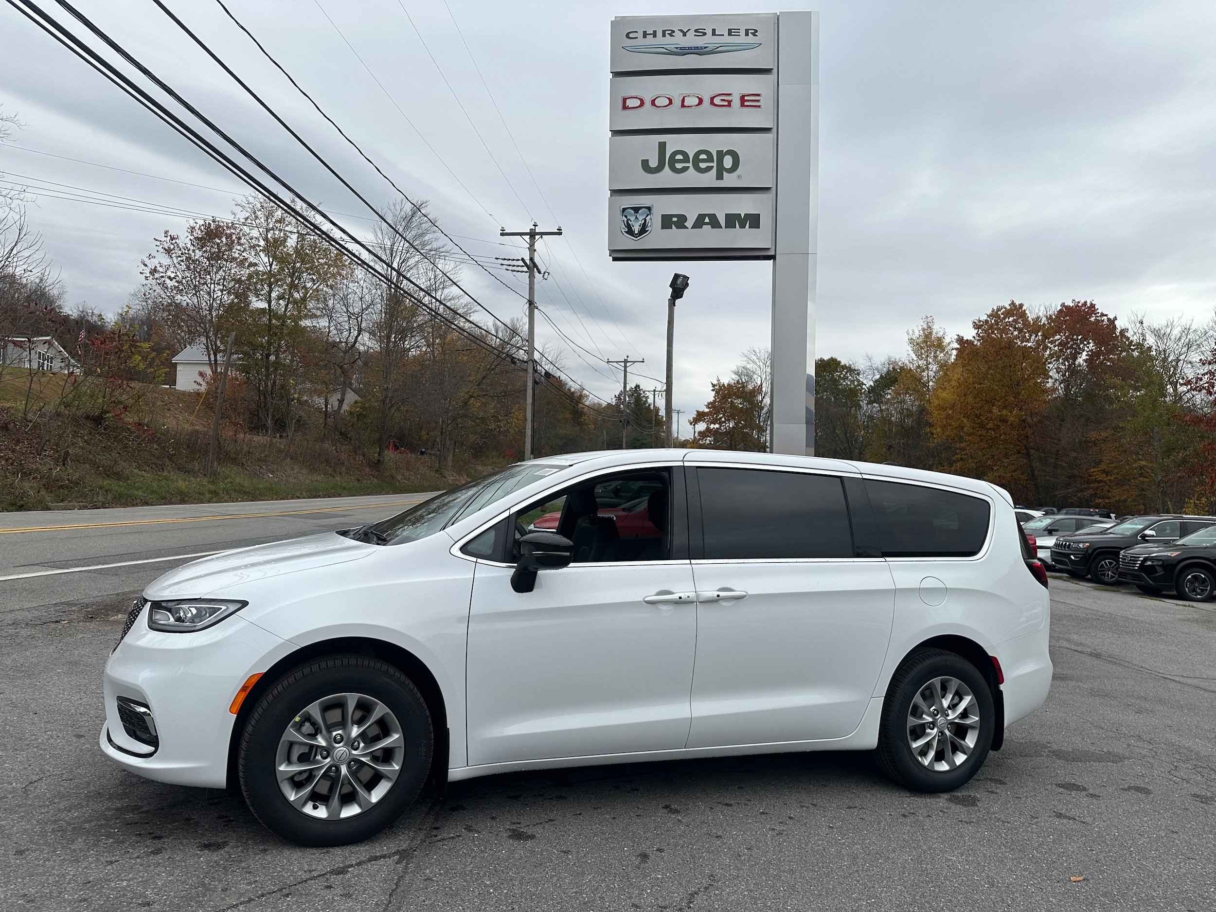 2026 Chrysler Pacifica Select - Photo 41