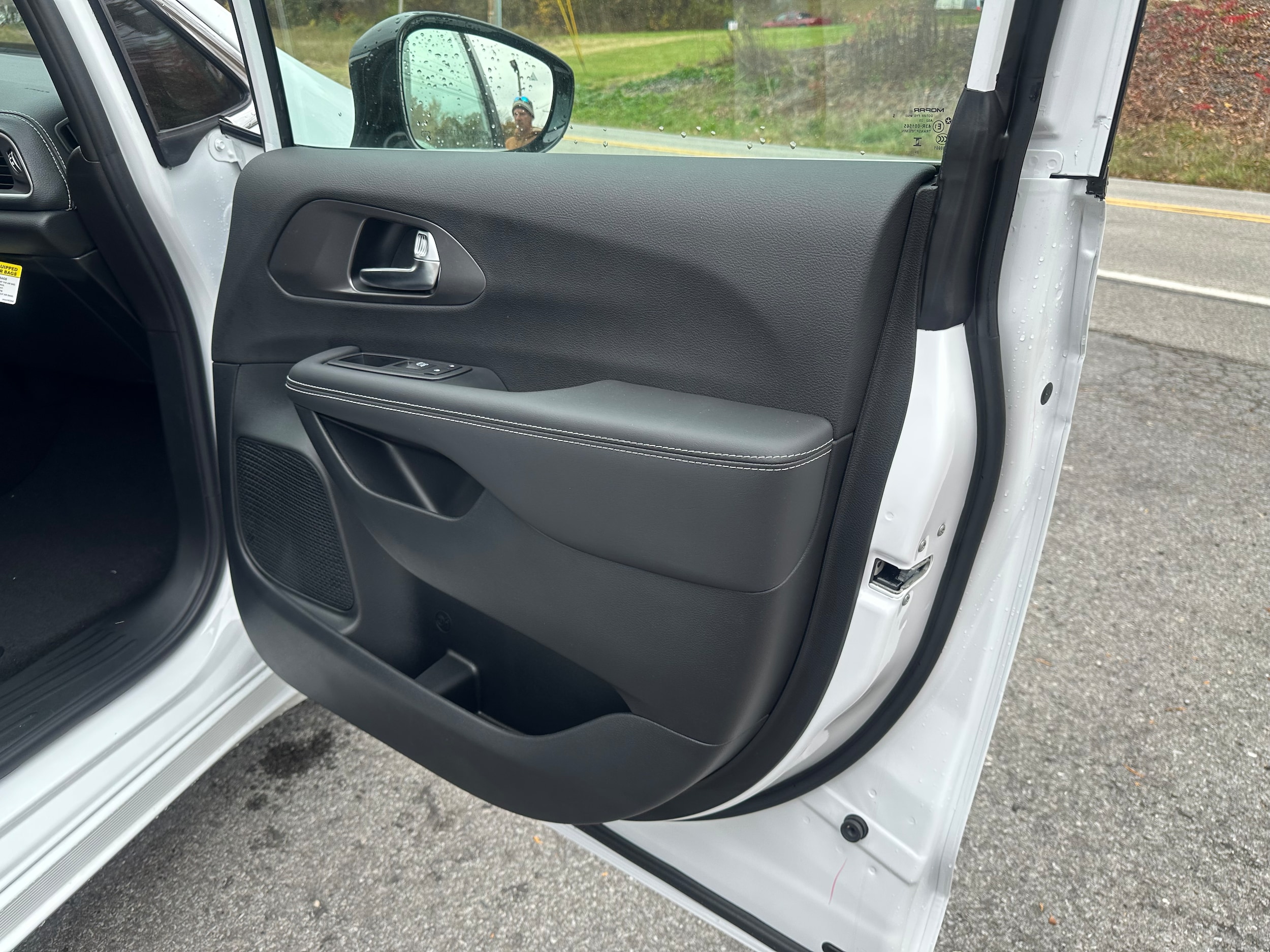 2026 Chrysler Pacifica Select - Photo 12