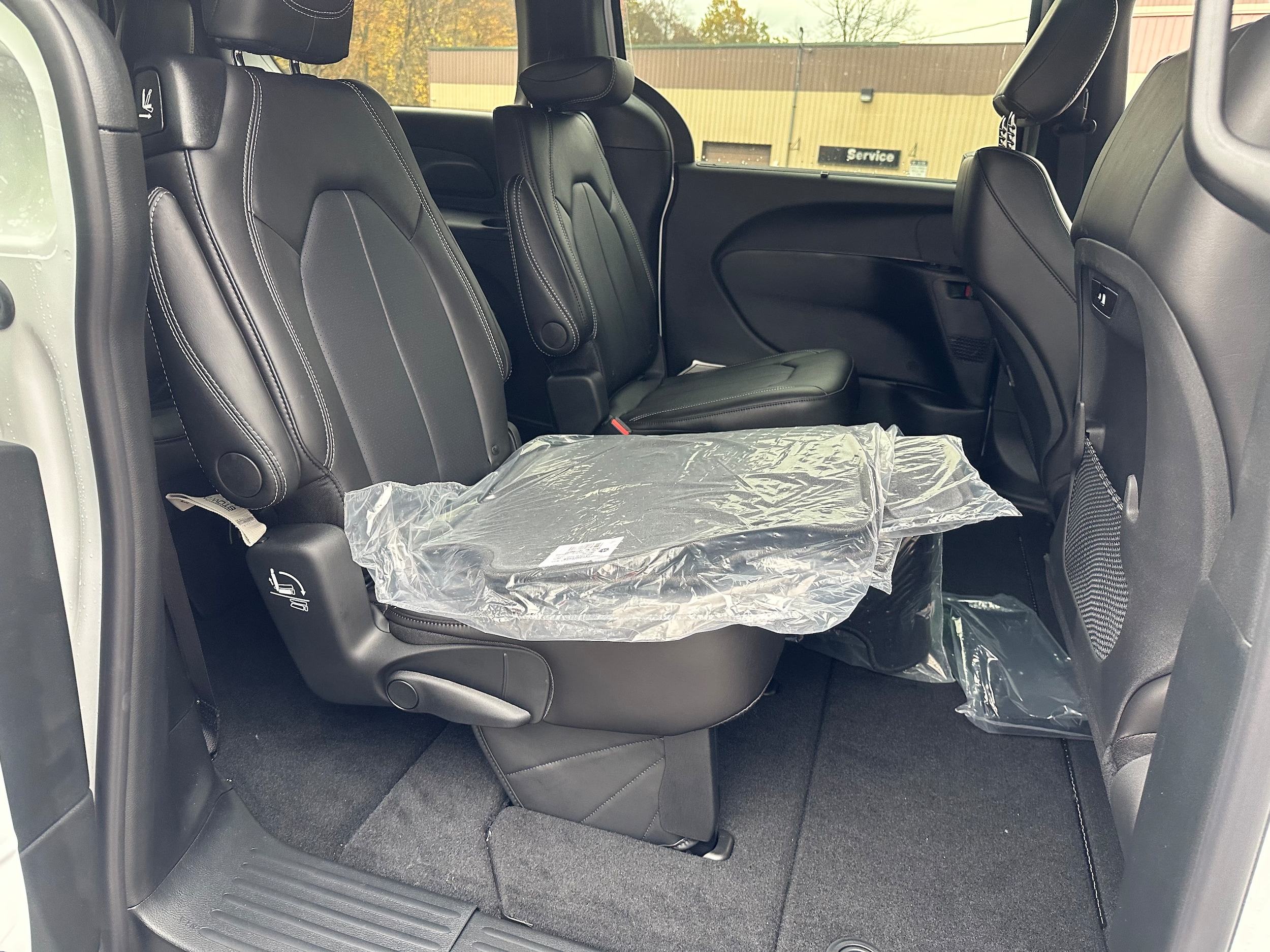 2026 Chrysler Pacifica Select - Photo 13