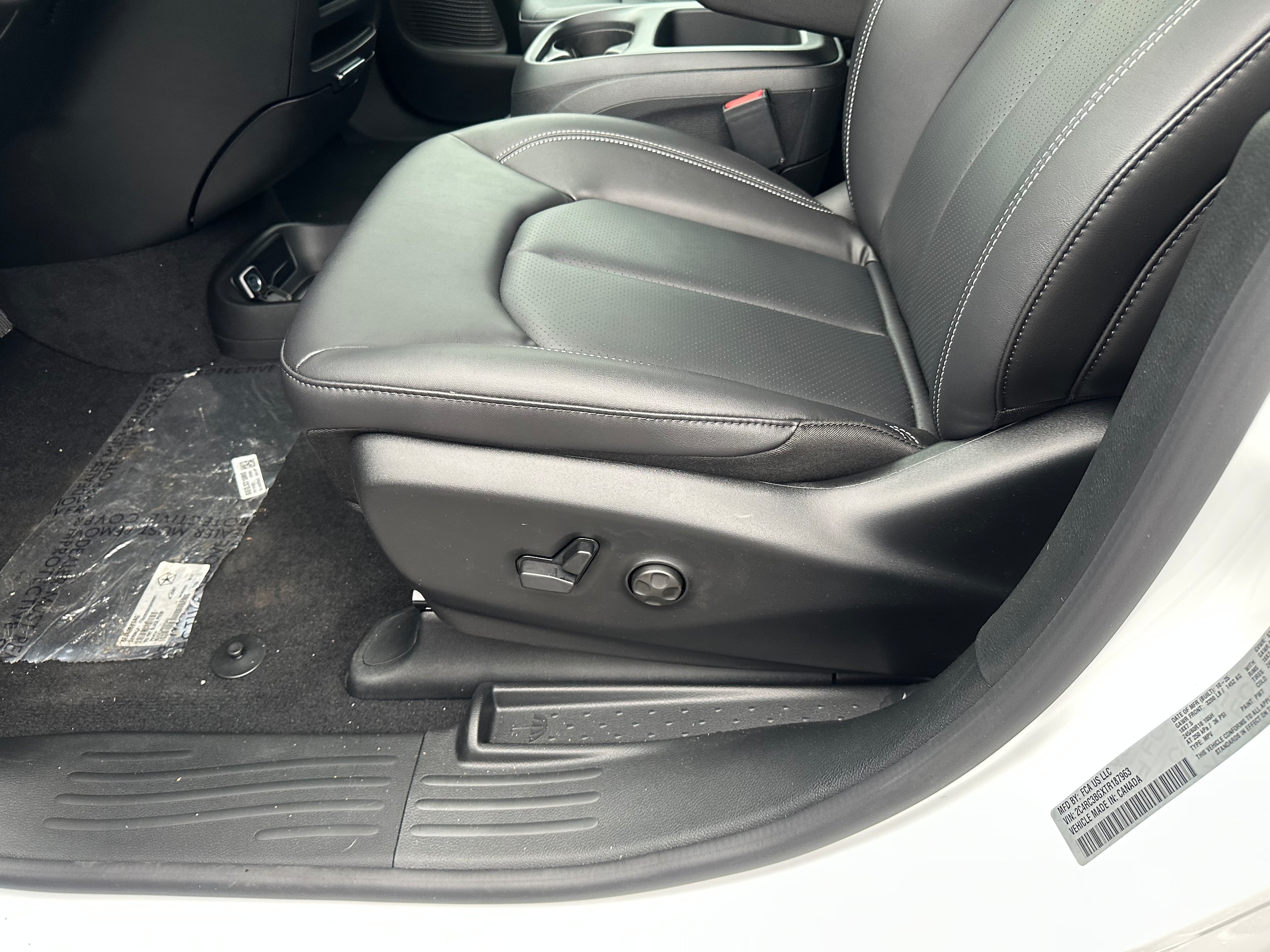 2026 Chrysler Pacifica Select - Photo 35