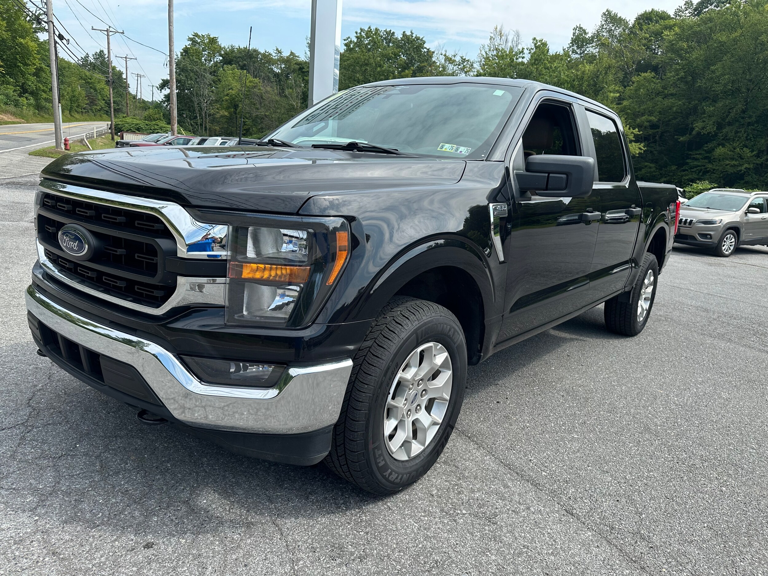 2023 Ford F-150 XLT photo 2
