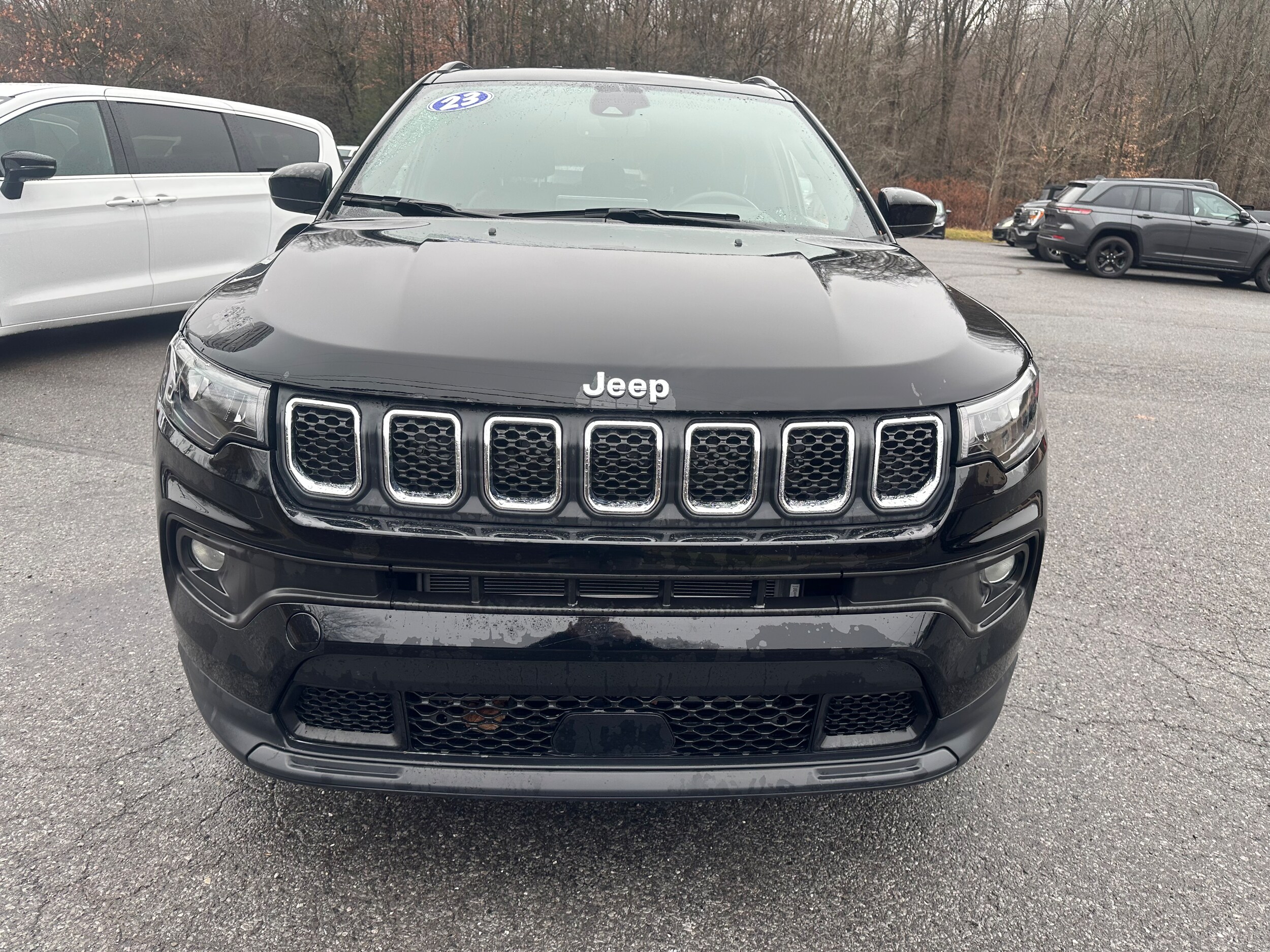 2023 Jeep Compass Latitude photo 2