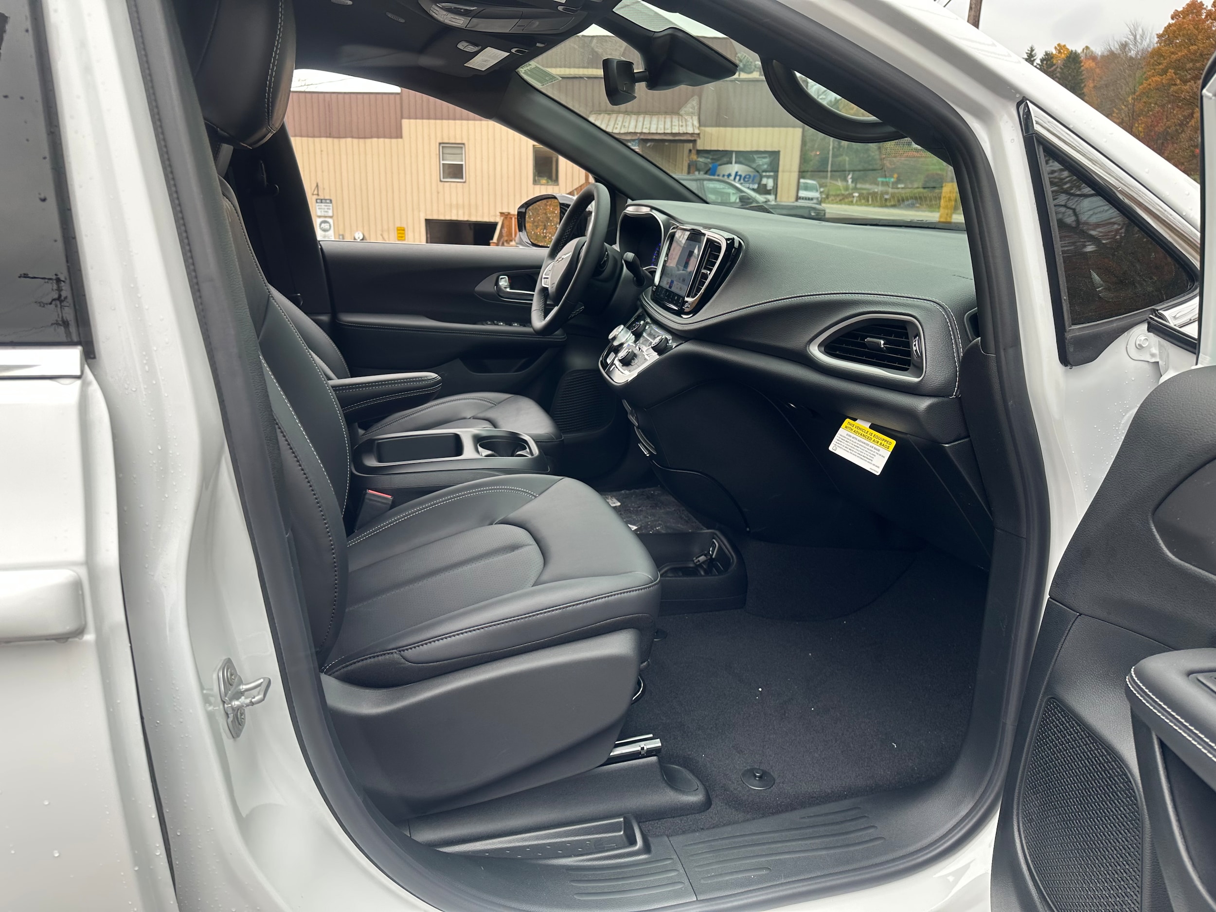 2026 Chrysler Pacifica Select - Photo 11