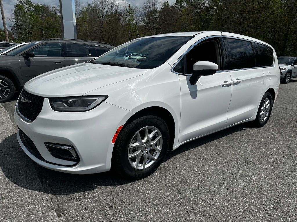 Used 2023 Chrysler Pacifica