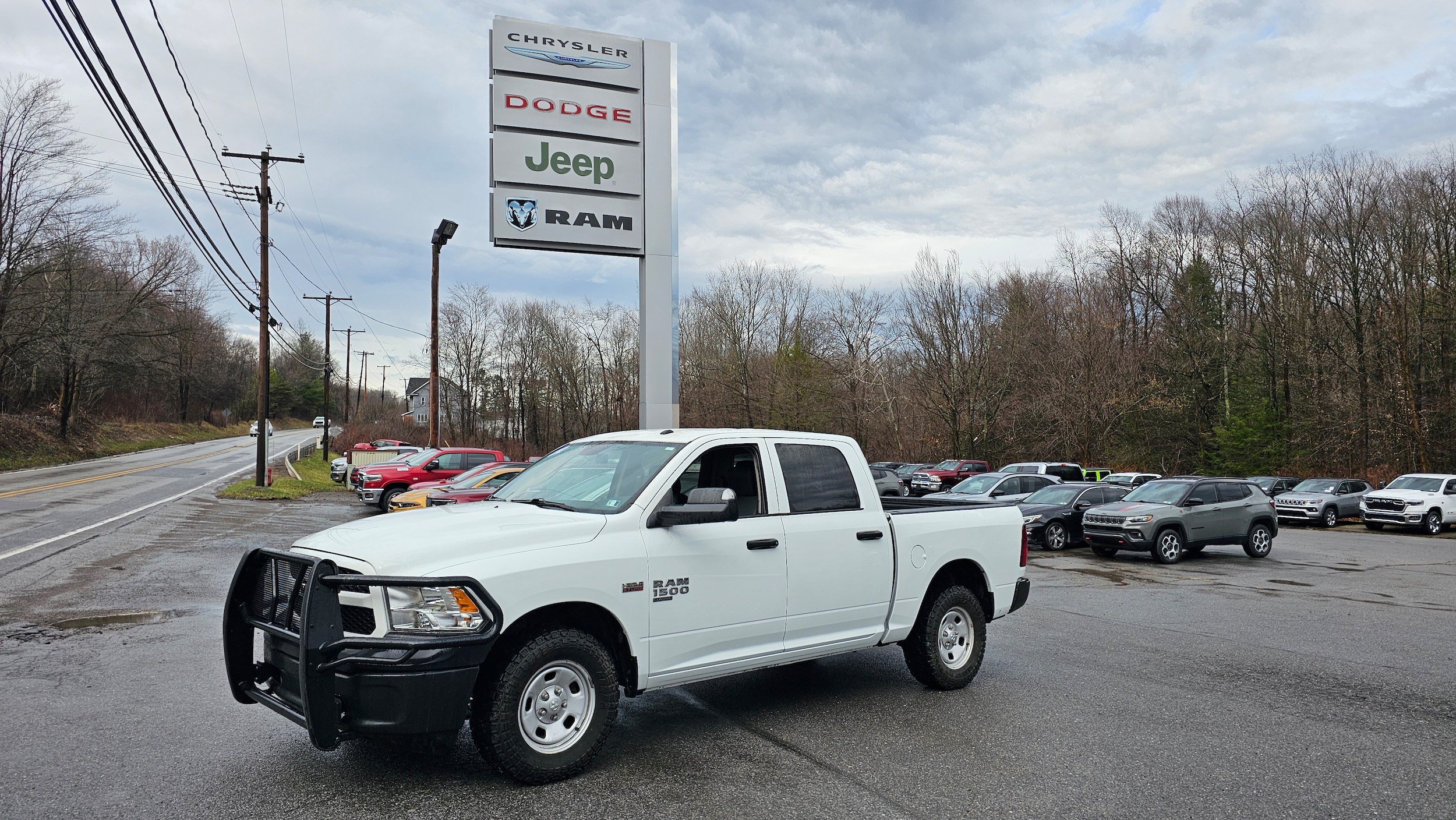 2022 RAM 1500 Classic Tradesman 4x4 Crew Cab 5'7's photo