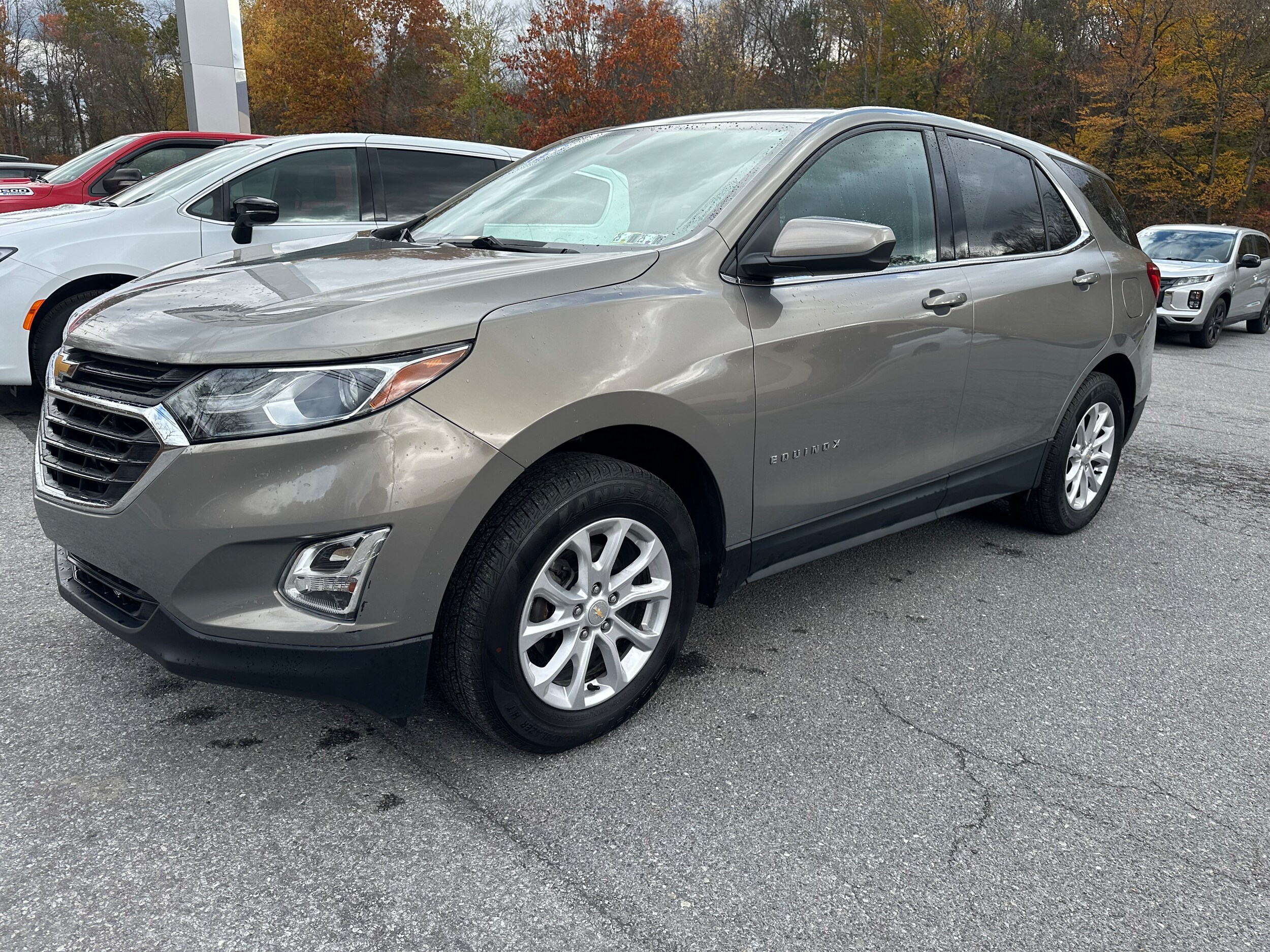 2019 Chevrolet Equinox LT photo 2