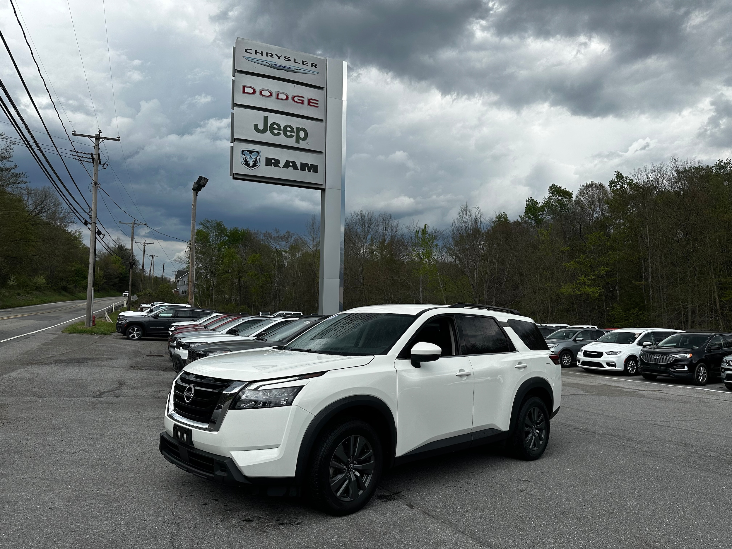 2023 Nissan Pathfinder SV 4WD's photo