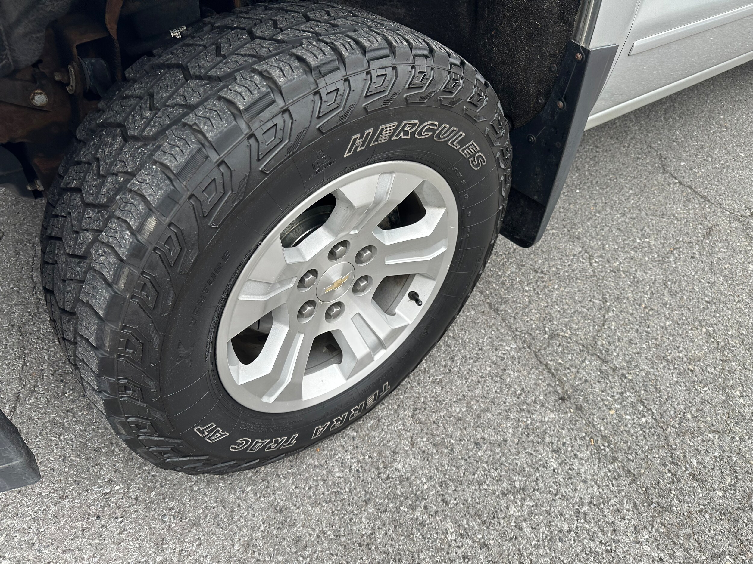 2018 Chevrolet Silverado 1500 LT2 photo 2