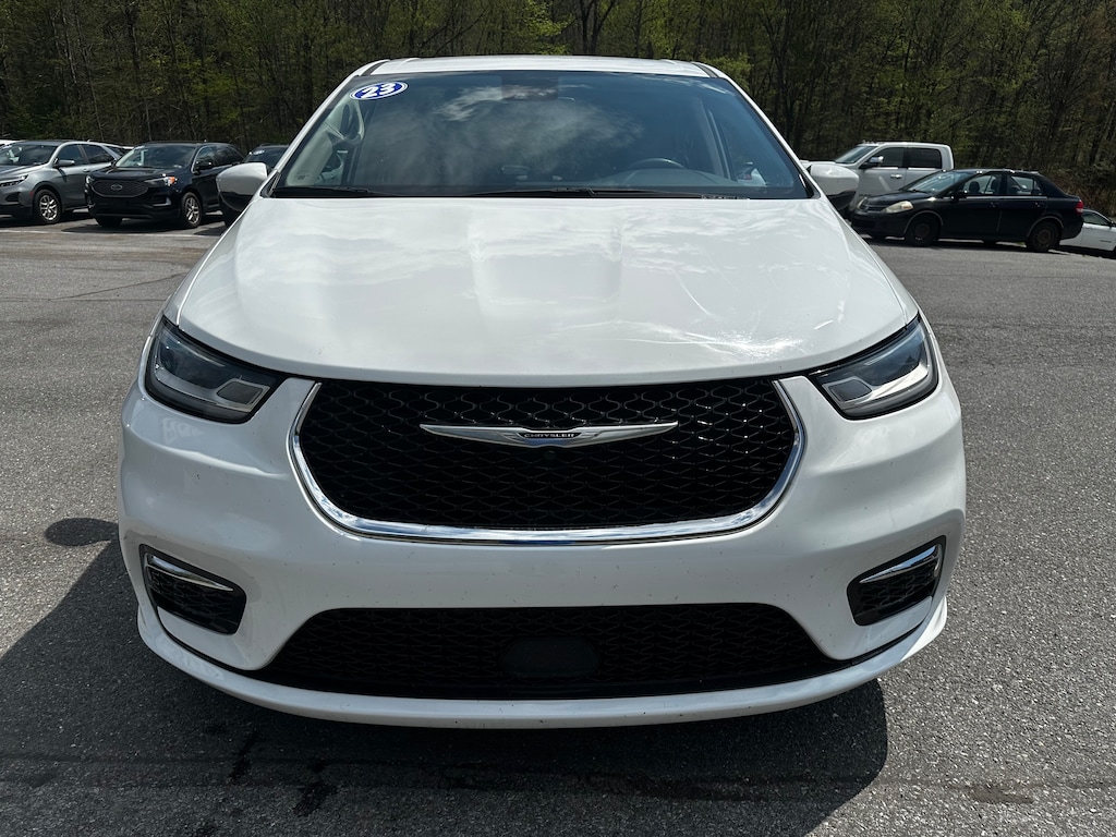 Used 2023 Chrysler Pacifica