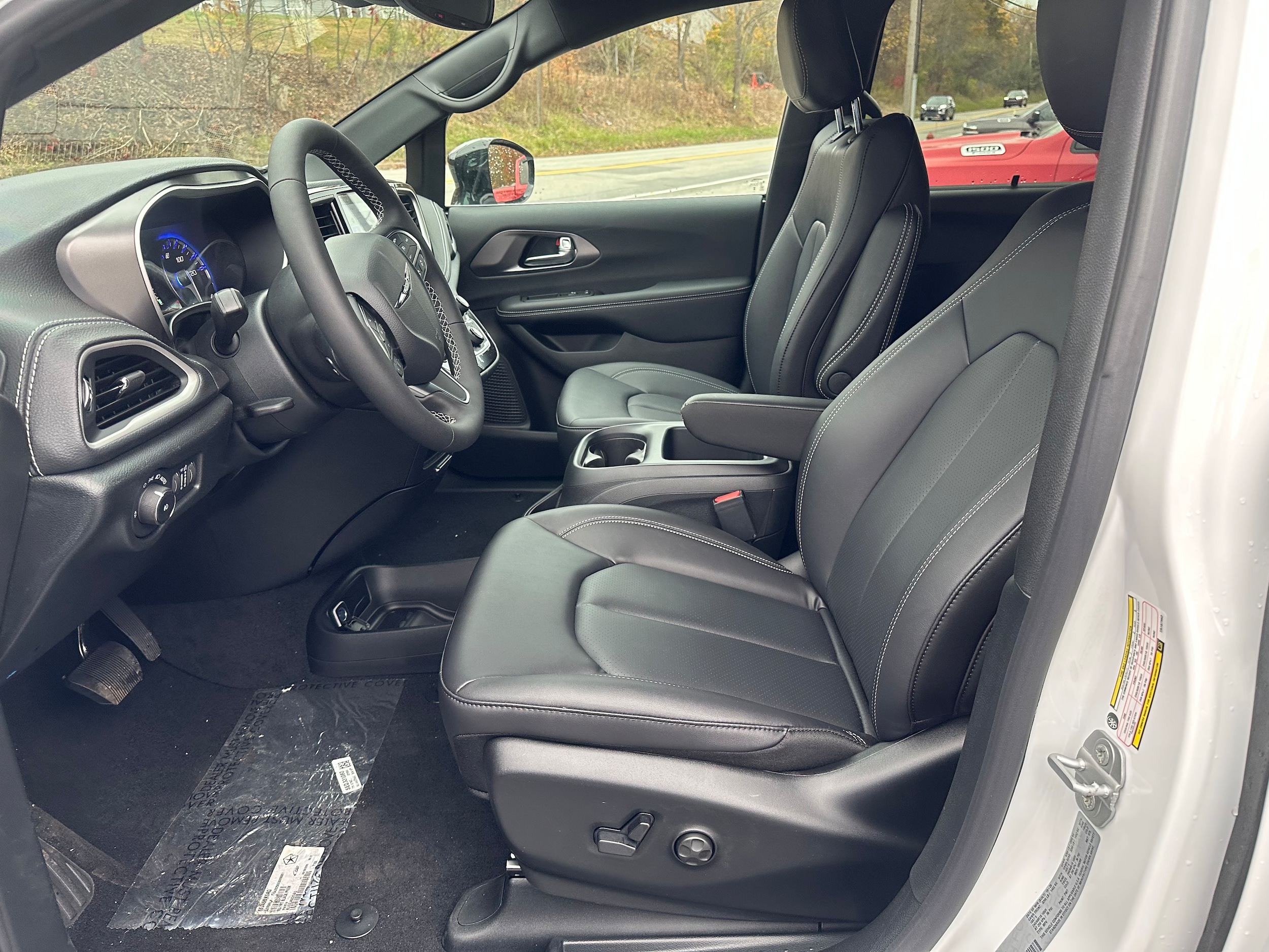 2026 Chrysler Pacifica Select - Photo 40