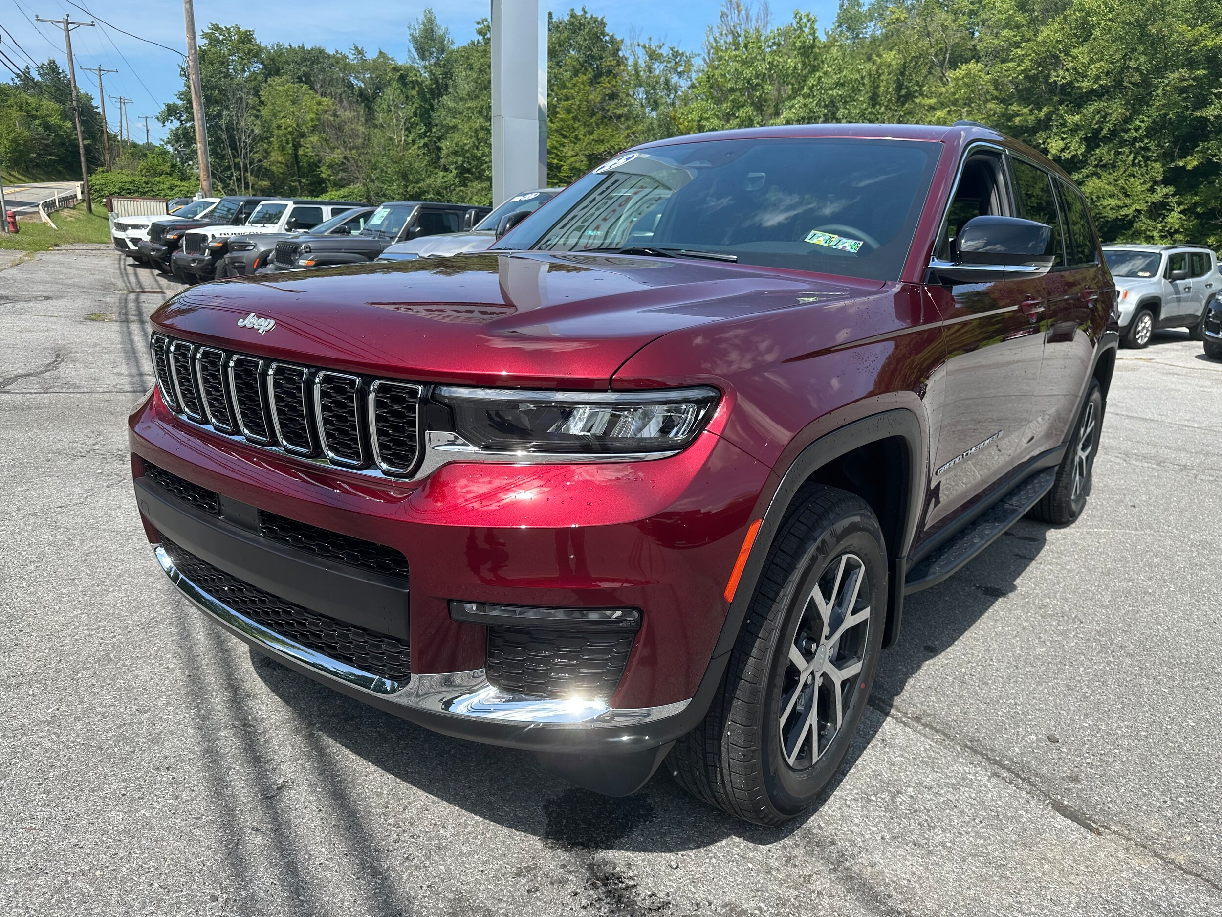2025 Jeep Grand Cherokee L photo 2
