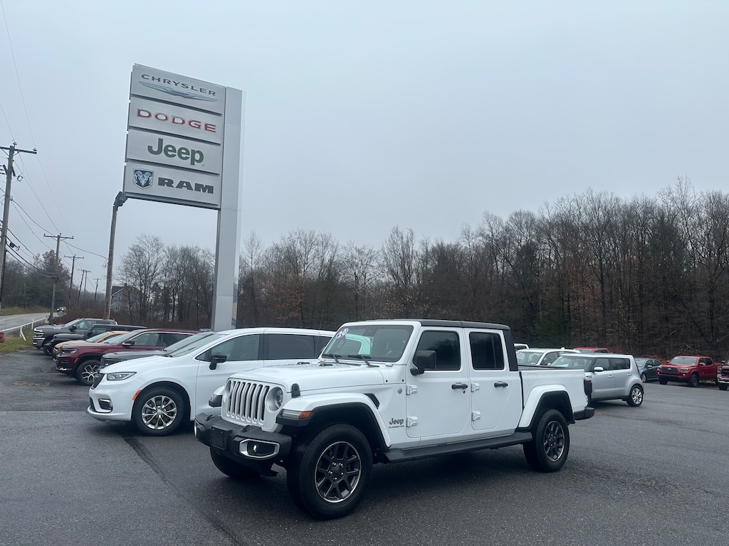 Used 2020 Jeep Gladiator Overland Truck