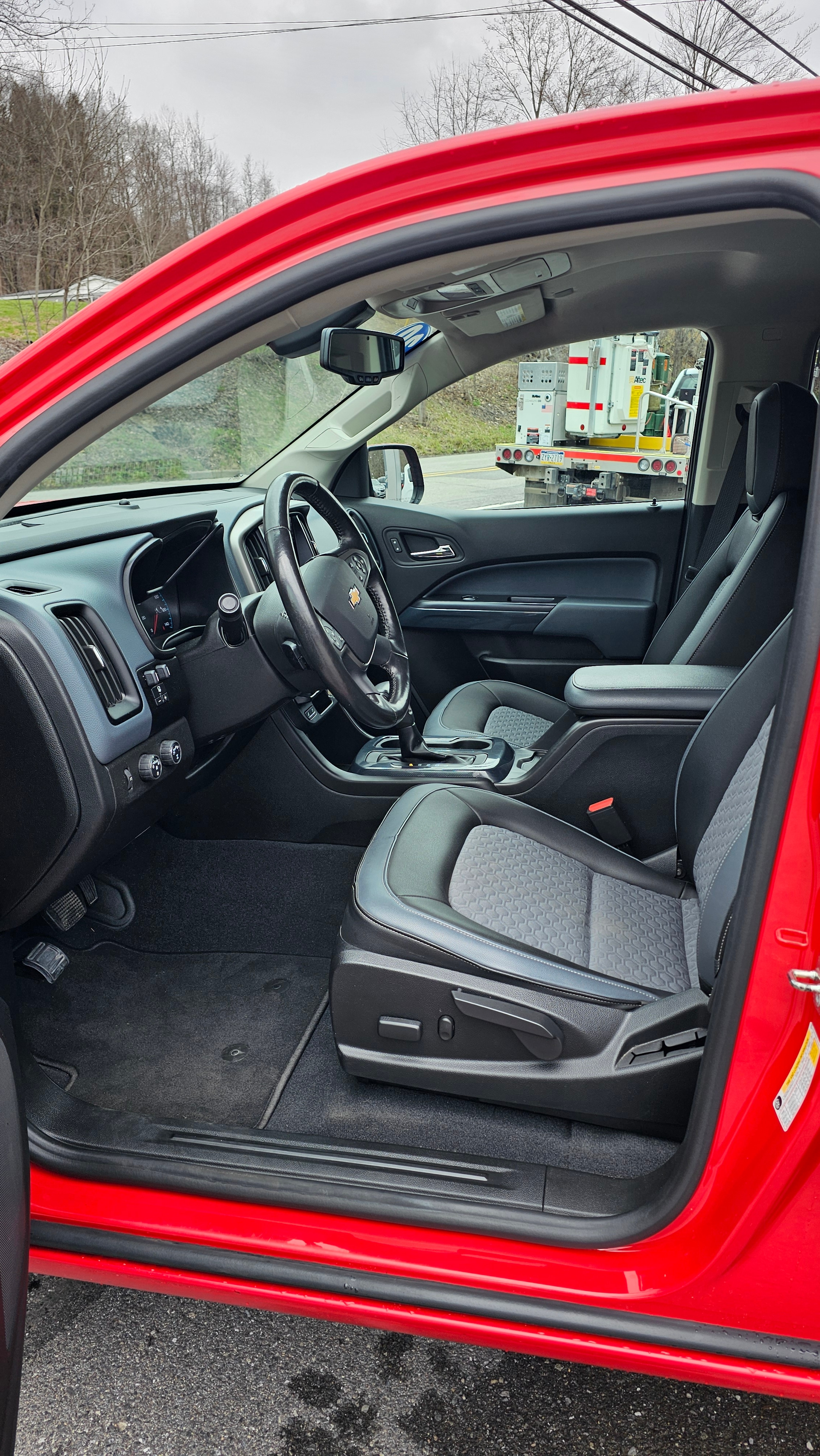 2020 Chevrolet Colorado Z71 - Photo 17
