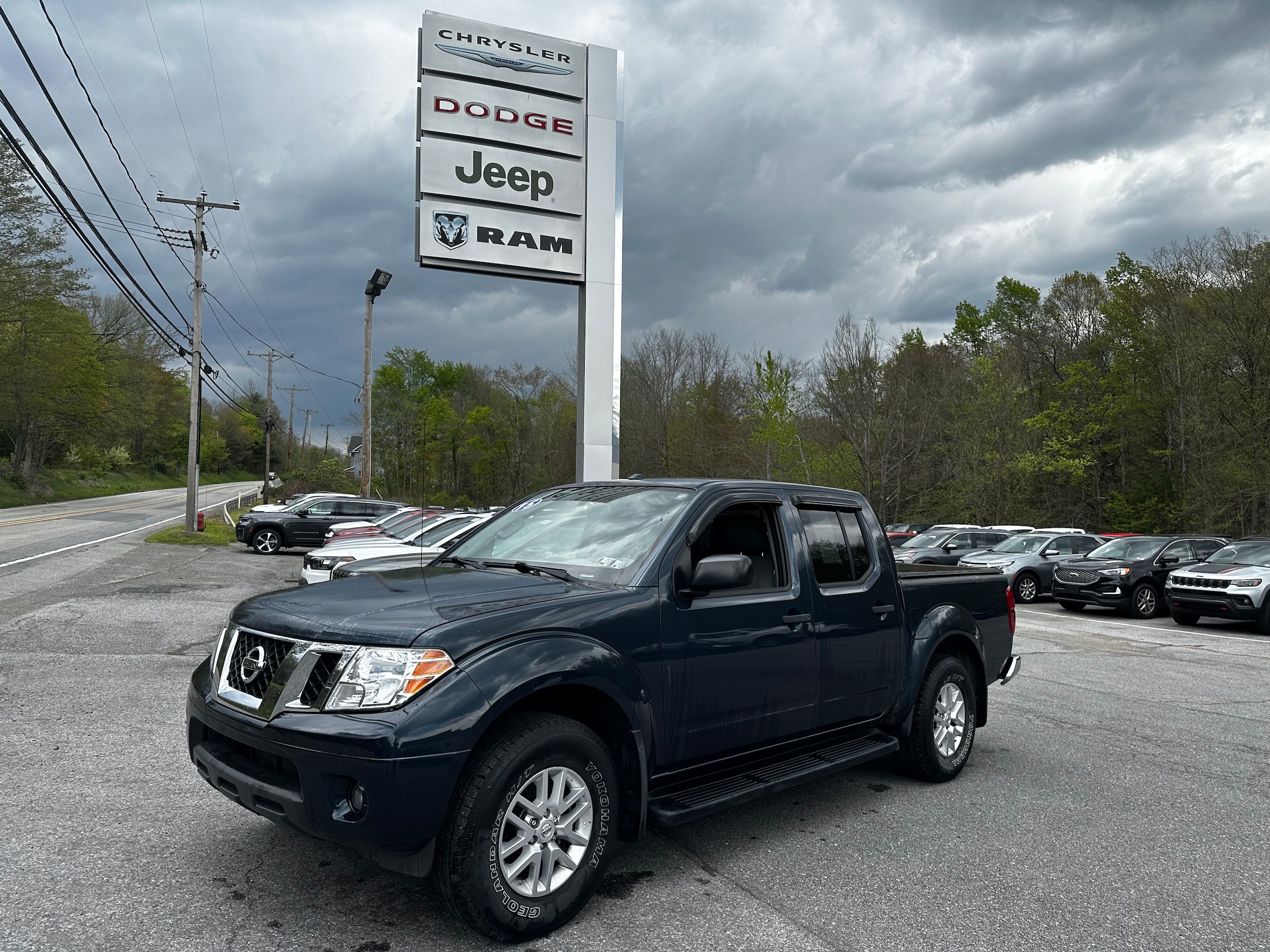 2015 Nissan Frontier 4.0 SV Crew Cab 4X4 AT SWB's photo