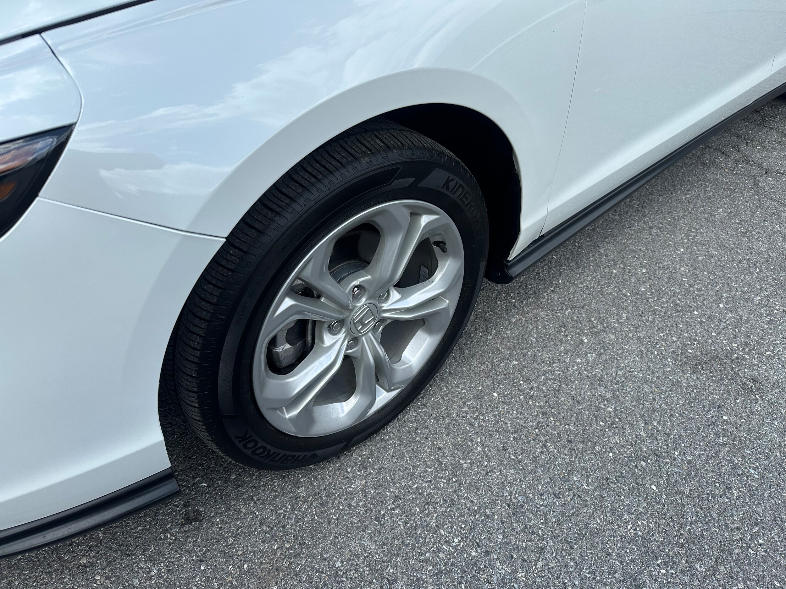 2024 Honda Accord LX photo 2