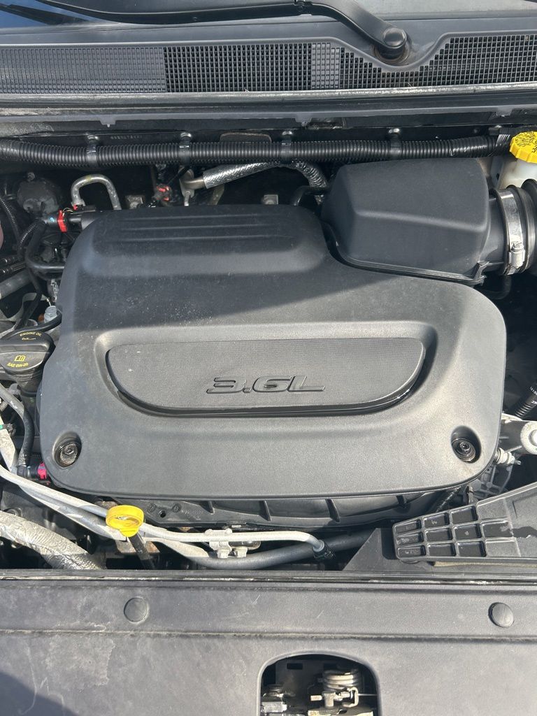 2023 Chrysler Pacifica Touring L's photo