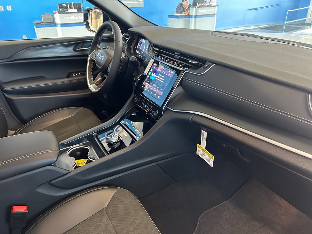 2025 Jeep Grand Cherokee Altitude - Photo 17