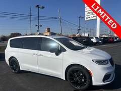 New 2026 Chrysler Pacifica LIMITED Passenger Van C260022 for sale in Bluffton, IN