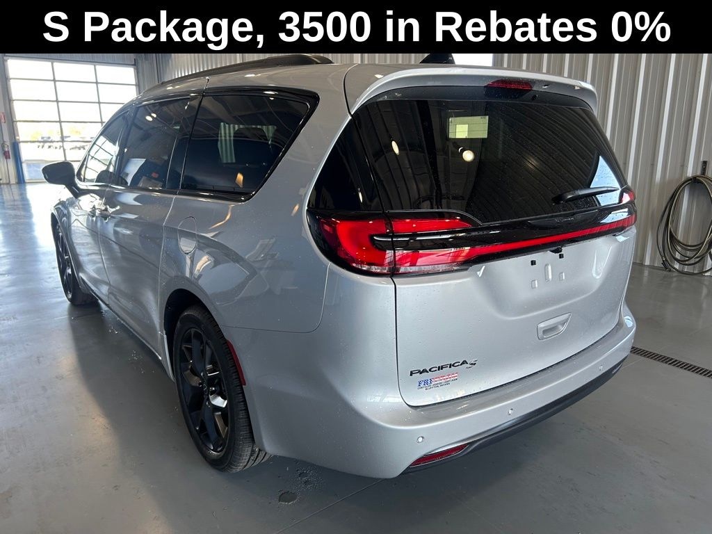 New 2026 Chrysler Pacifica SELECT Passenger Van