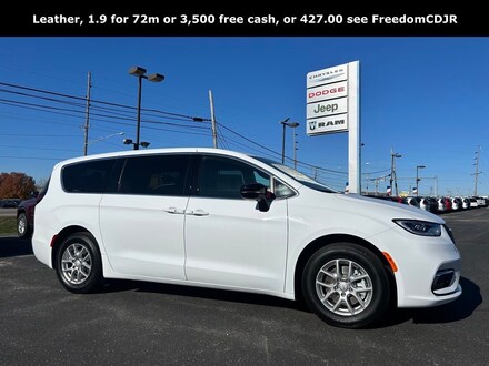 Featured 2026 Chrysler Pacifica SELECT Passenger Van for sale in Bluffton, IN