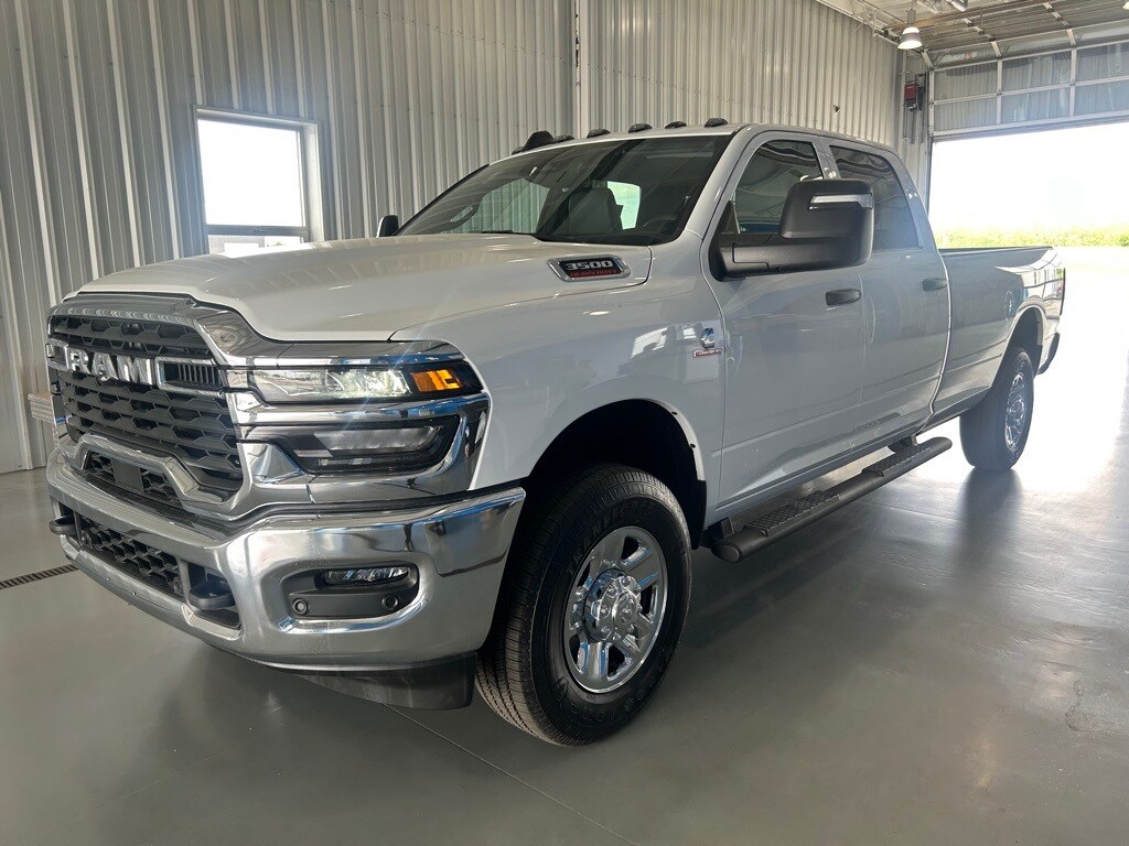2025 Ram 3500 Tradesman photo 3