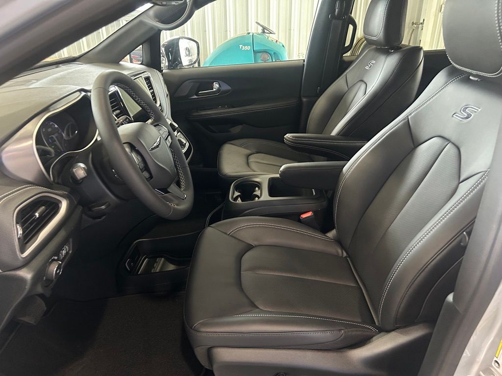 2026 Chrysler Pacifica Select - Photo 10