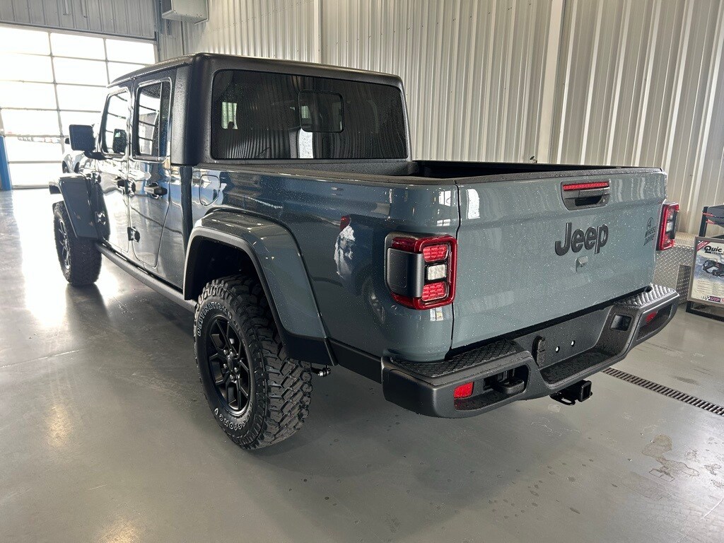 2025 Jeep Gladiator Willys photo 4
