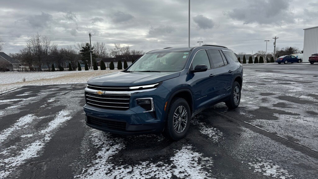 Used 2025 Chevrolet Traverse LT SUV