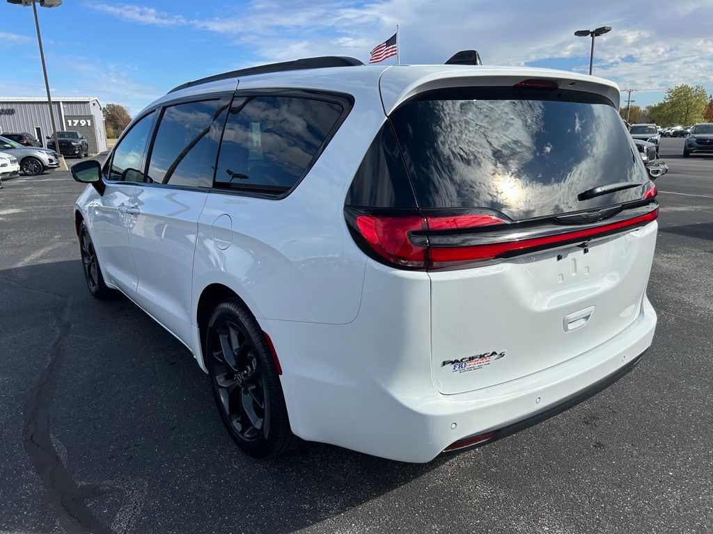 2026 Chrysler Pacifica Select - Photo 4