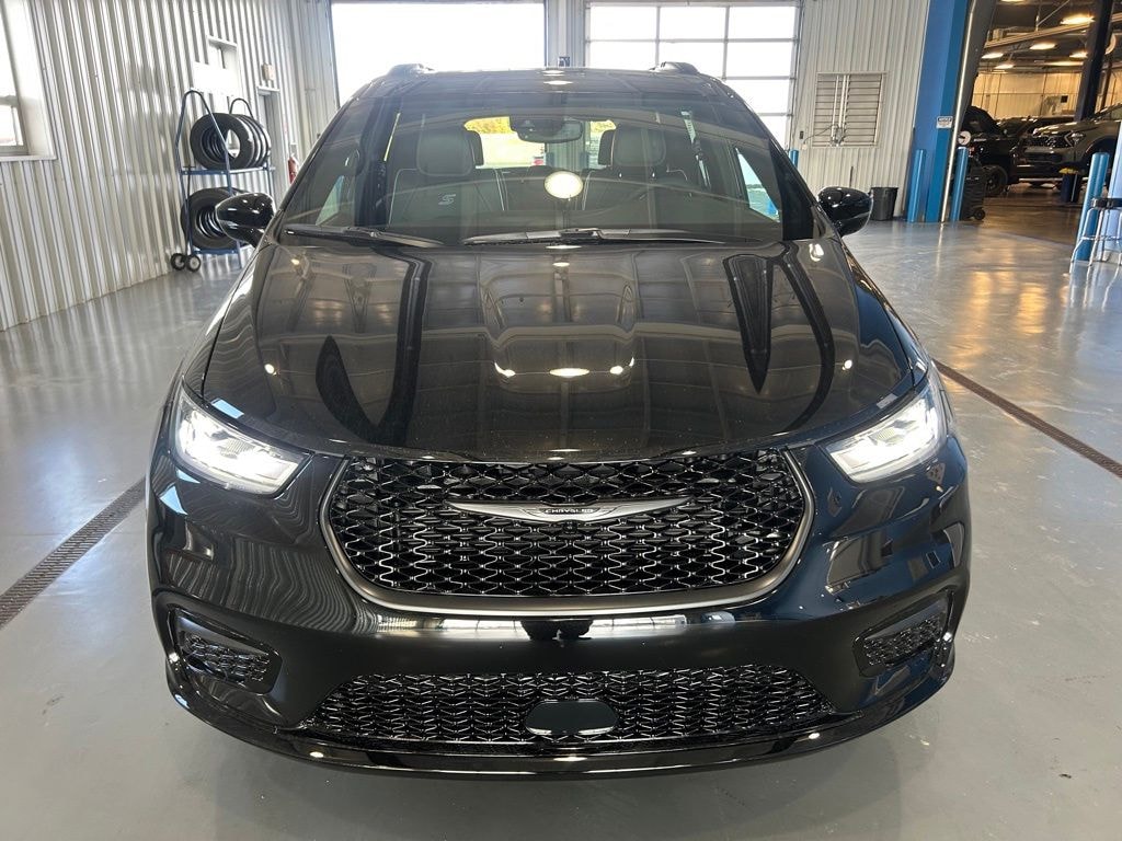 New 2026 Chrysler Pacifica LIMITED Passenger Van