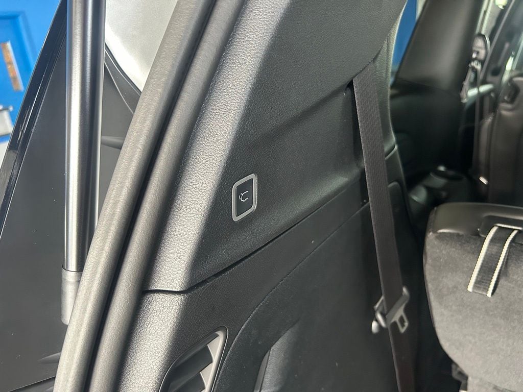 2026 Chrysler Pacifica Select - Photo 13