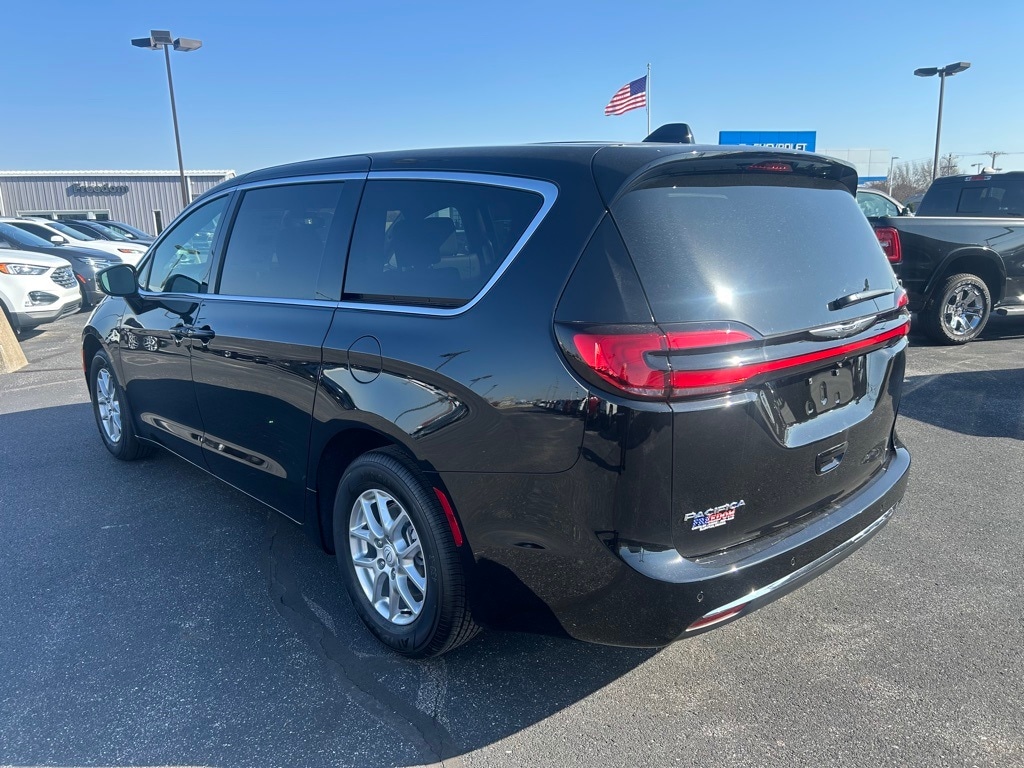 New 2026 Chrysler Pacifica SELECT Passenger Van