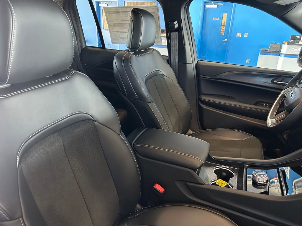 2025 Jeep Grand Cherokee Altitude - Photo 16