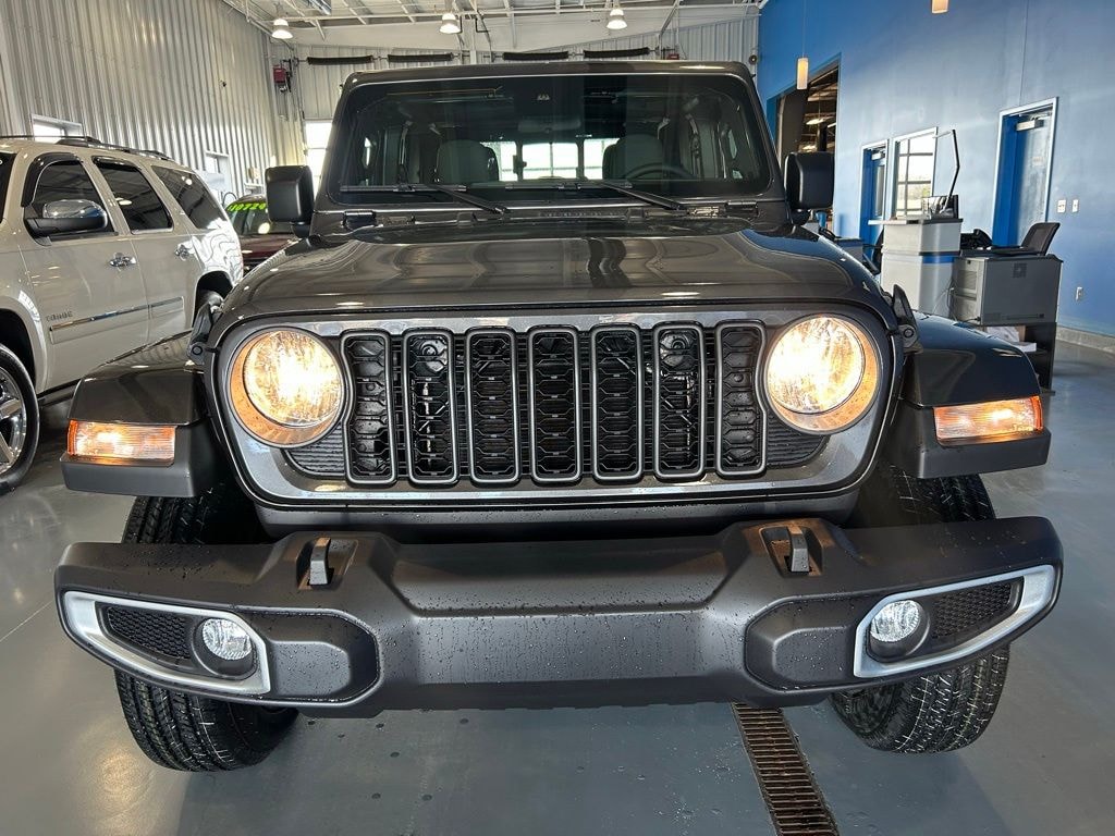 New 2025 Jeep Gladiator SPORT S 4X4 Pickup