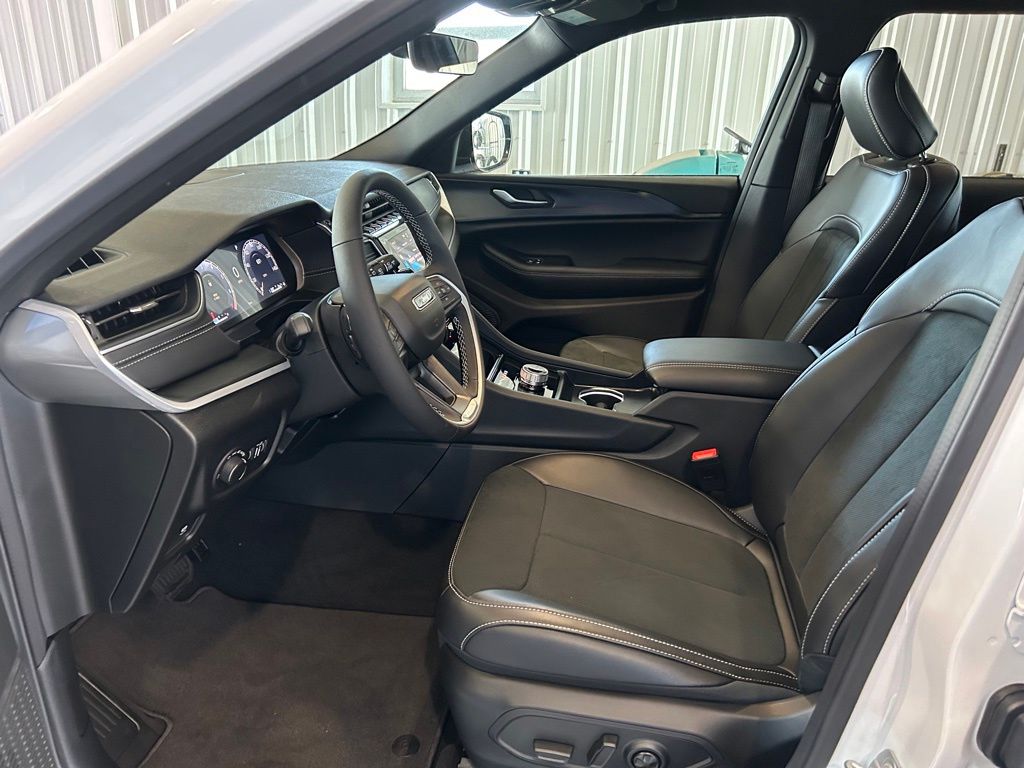 2025 Jeep Grand Cherokee Altitude - Photo 10