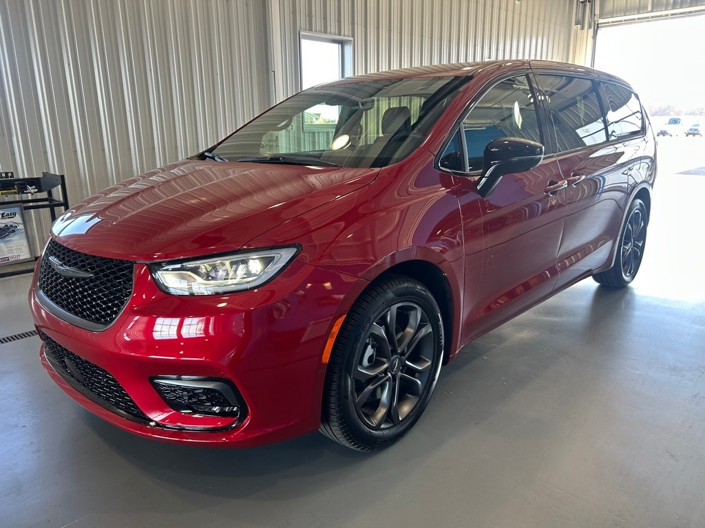 New 2026 Chrysler Pacifica SELECT Passenger Van