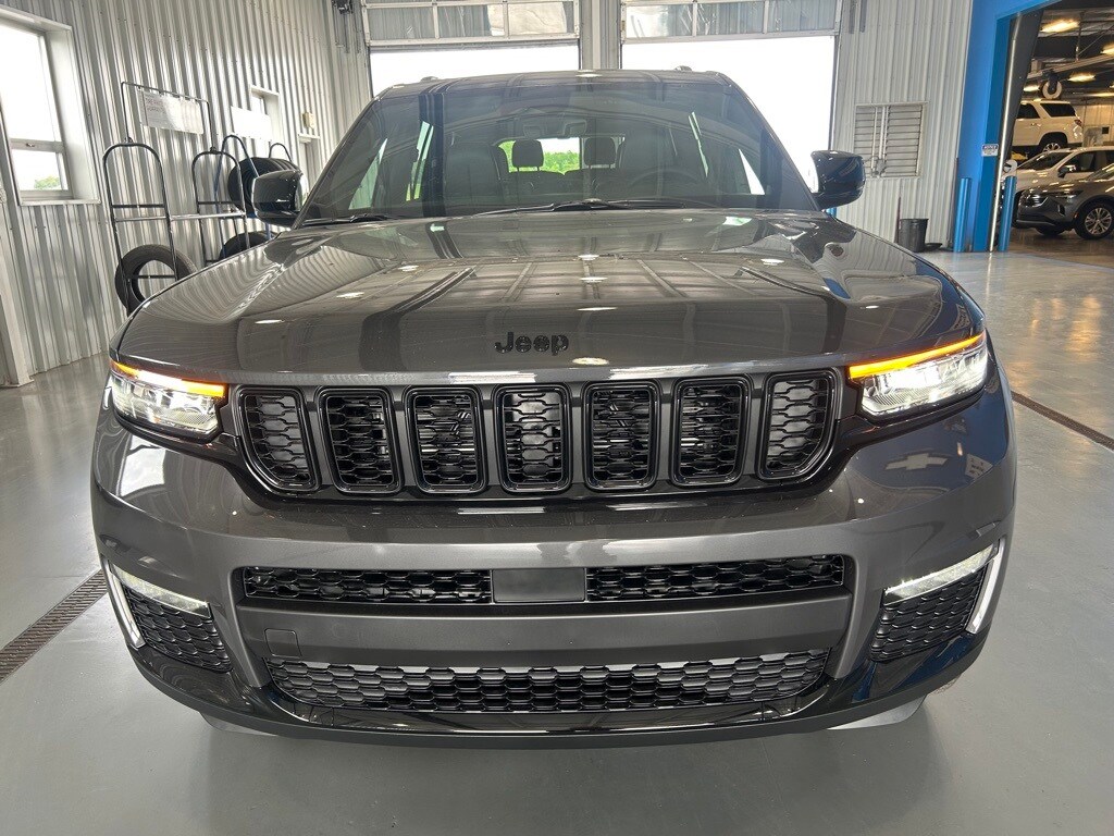 2025 Jeep Grand Cherokee L photo 2