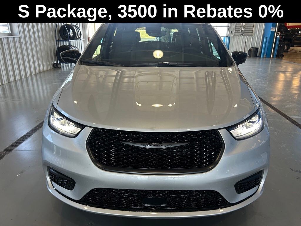 New 2026 Chrysler Pacifica SELECT Passenger Van