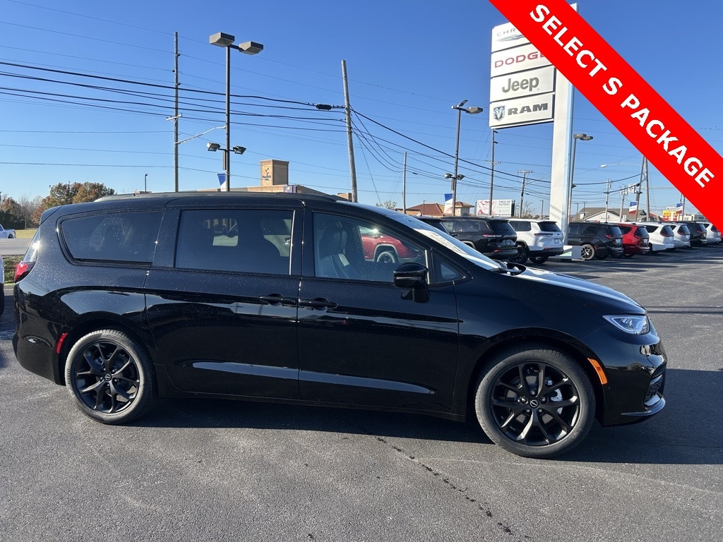 New 2026 Chrysler Pacifica SELECT Passenger Van