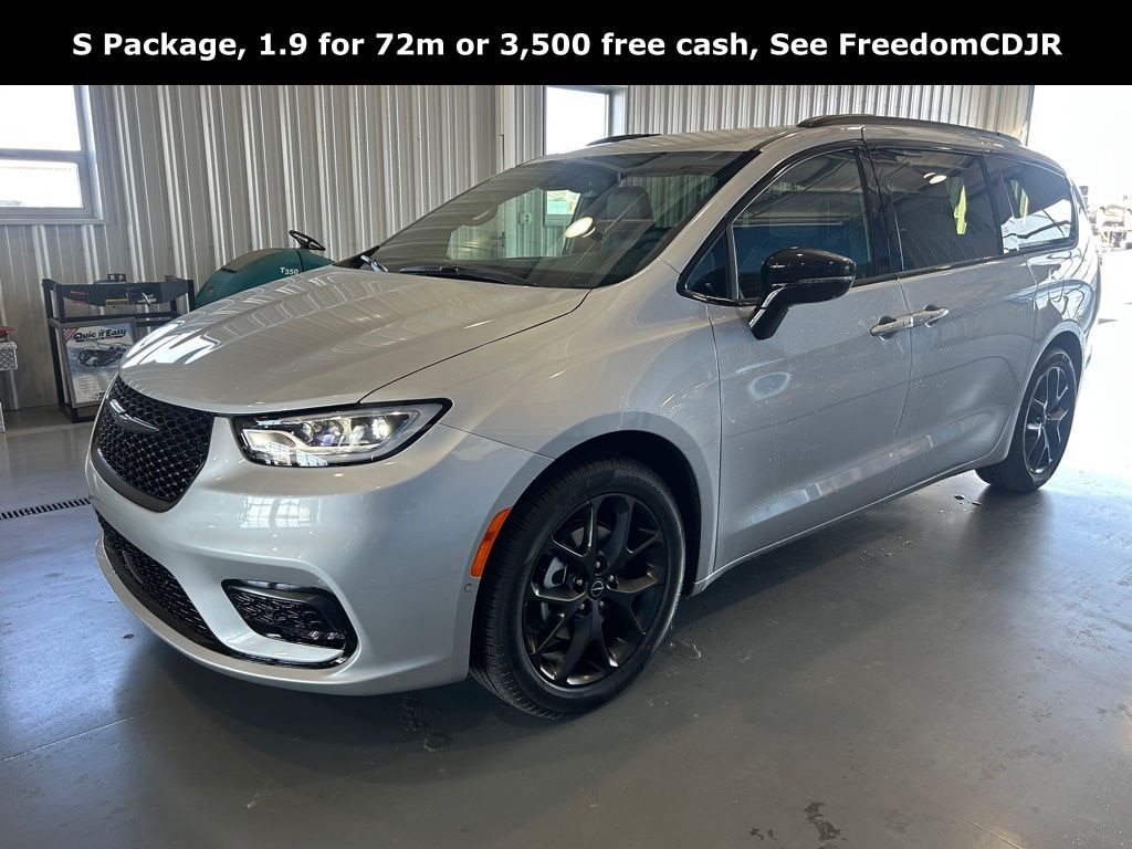 New 2026 Chrysler Pacifica SELECT Passenger Van