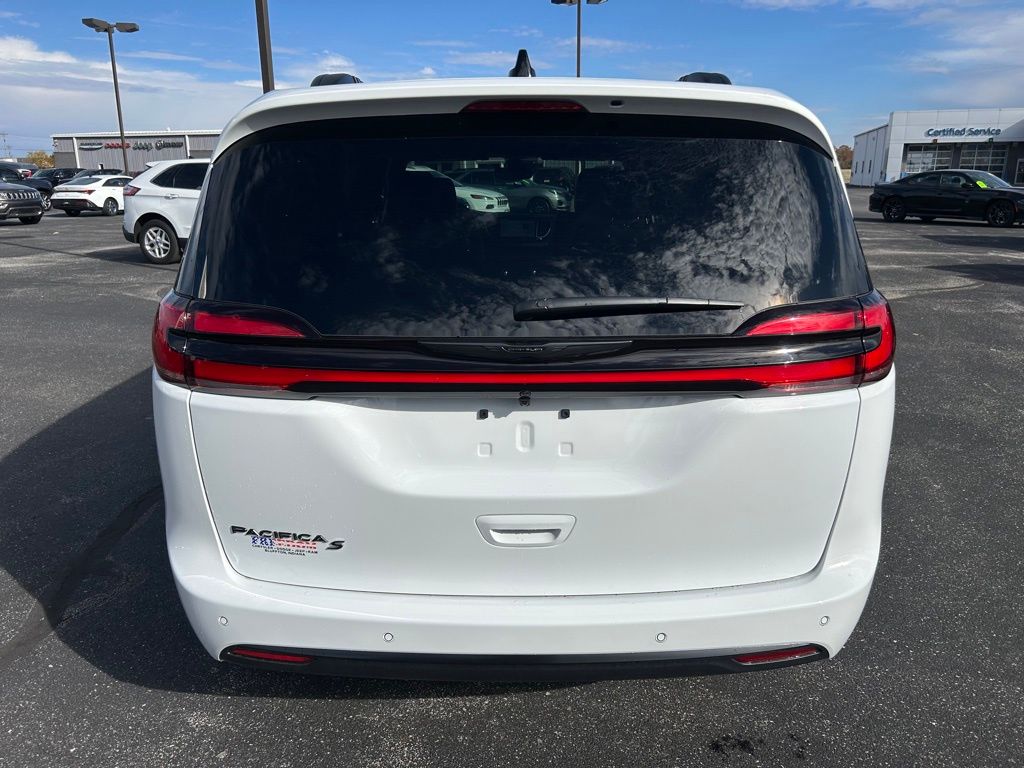 2026 Chrysler Pacifica Select - Photo 5
