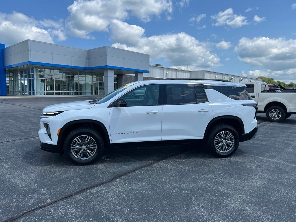 Used 2026 Chevrolet Traverse LT SUV