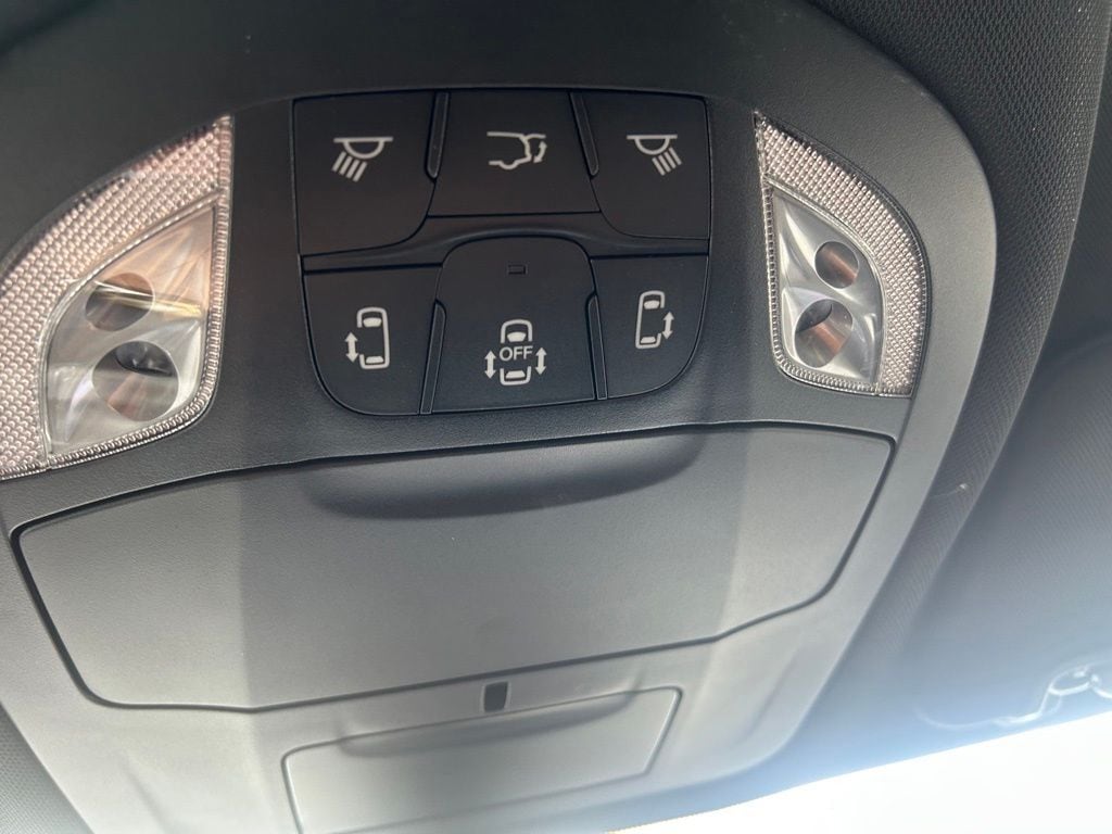 2026 Chrysler Pacifica Select - Photo 27