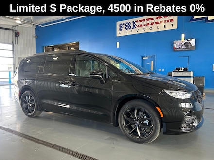 Featured New 2026 Chrysler Pacifica LIMITED Passenger Van for sale in Bluffton, IN